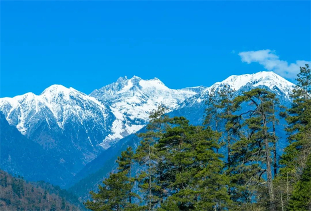 怒江會(huì)議旅游：獨(dú)龍江兩山夾飛流 金輝照碧波